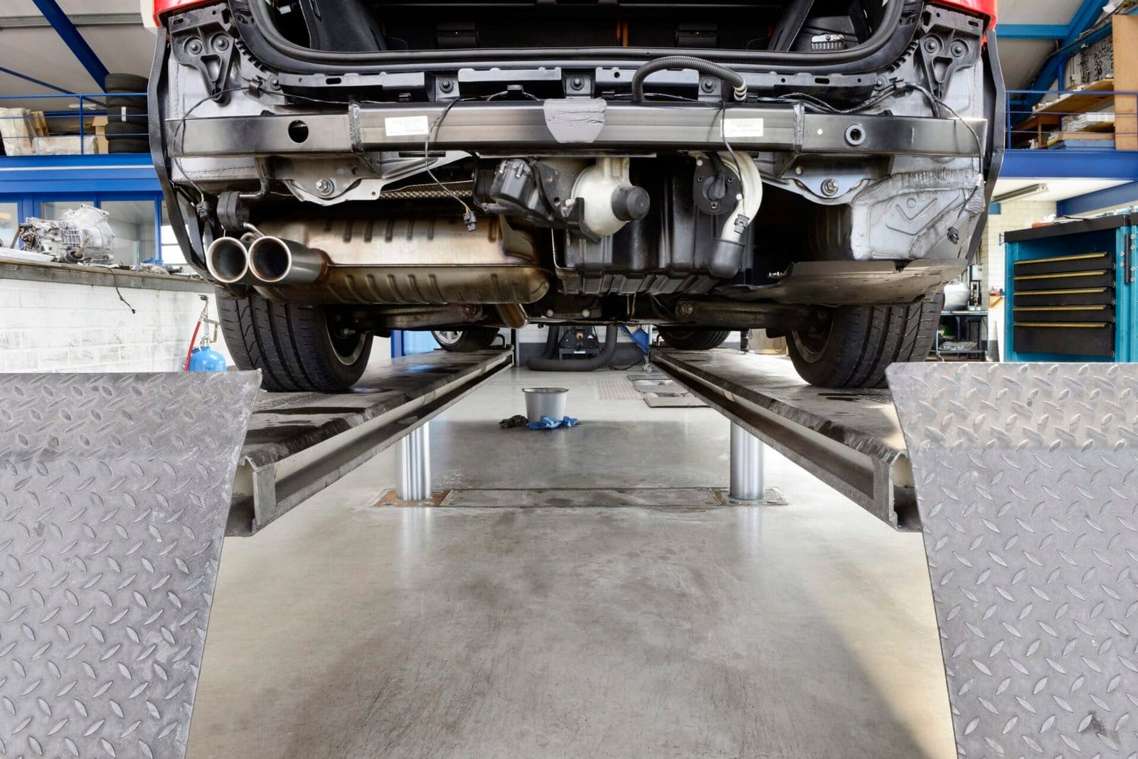 - KH Auto ApS - Bilens undervognsbehandling: Er det nødvendigt i Danmark?