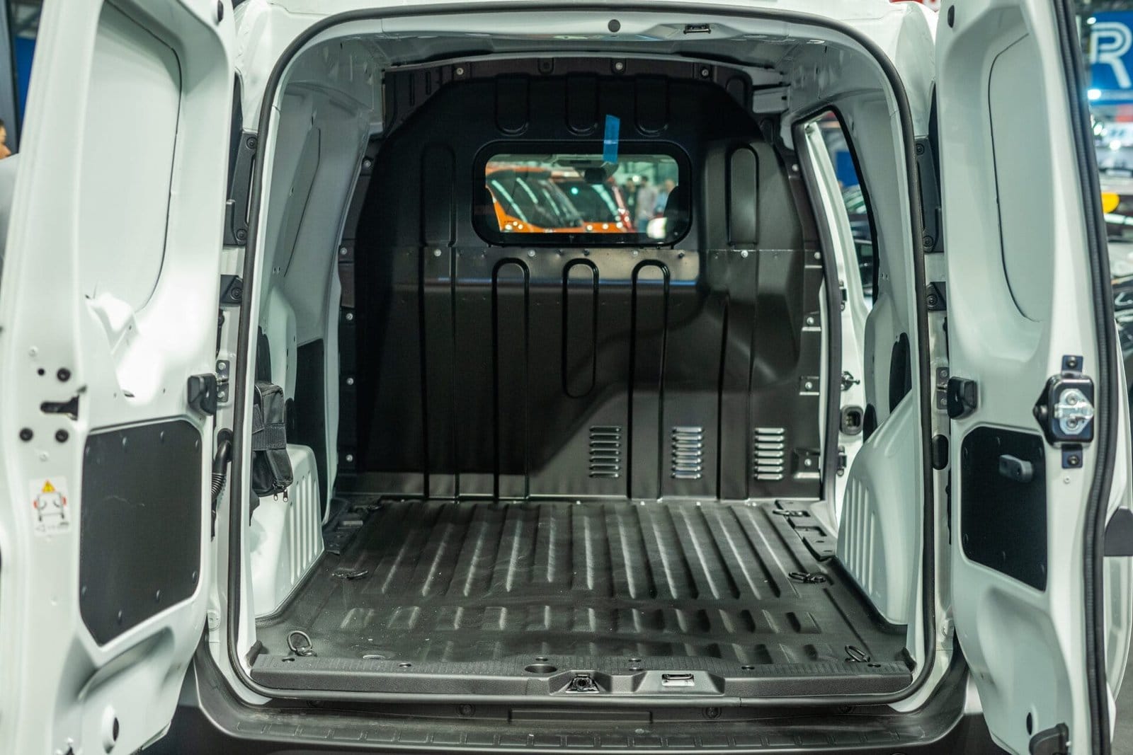 - KH Auto ApS - Specialindretning af varebiler: Fra servicebil til mobilkontor
